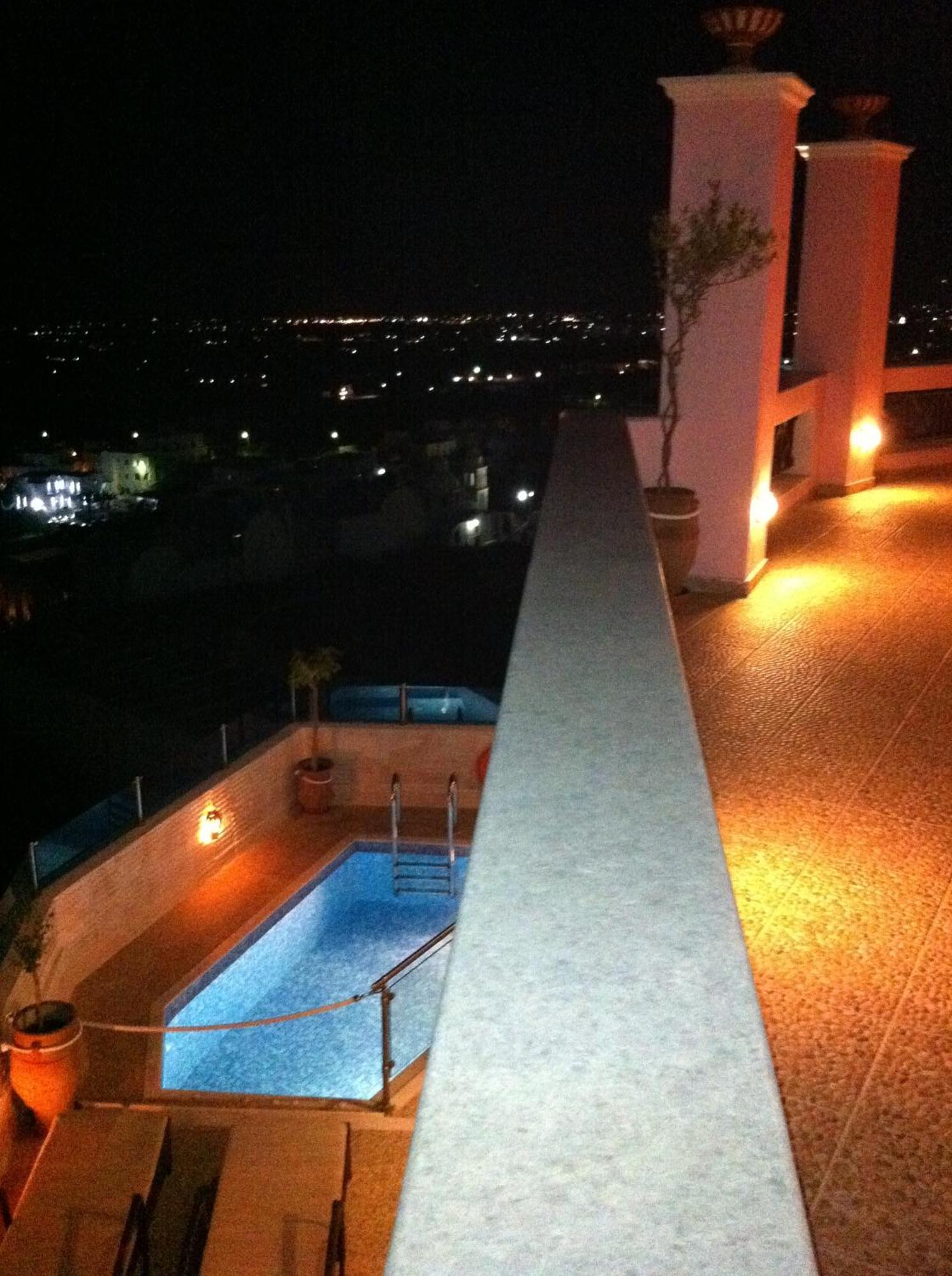 Nectarios Villa - Studios & Suites Adults Only Φηρά Εξωτερικό φωτογραφία